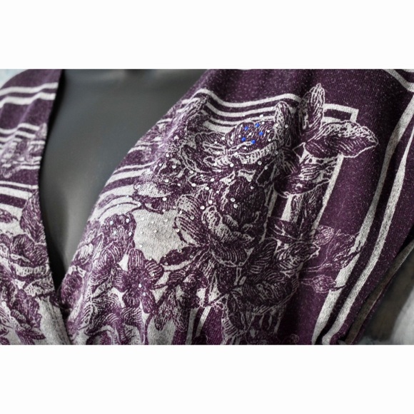 Floral Deep V-Neck Blouse - Picture 5 of 7